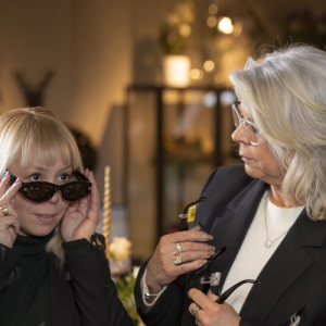 kontakt-Emma-o-Pernilla1 Kontakta oss gärna på Örebro Optik